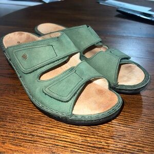 Finn Comfort Sandal Wm’s Size EU Sz 40/USA 9DGreen Leather Hk N Lip Double Strap